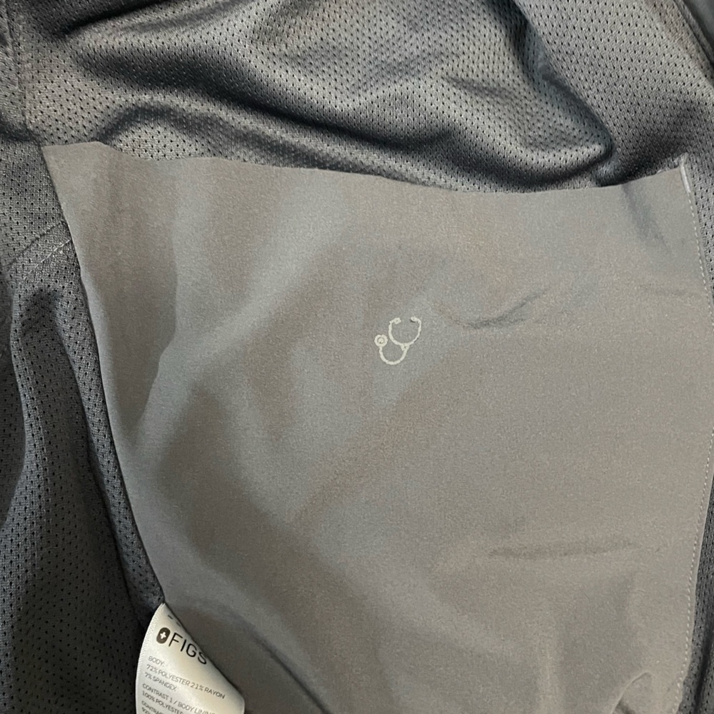Figs Sydney Scrub Jacket Rainbow/Pride Logo 🌈 - Picture 11 of 14
